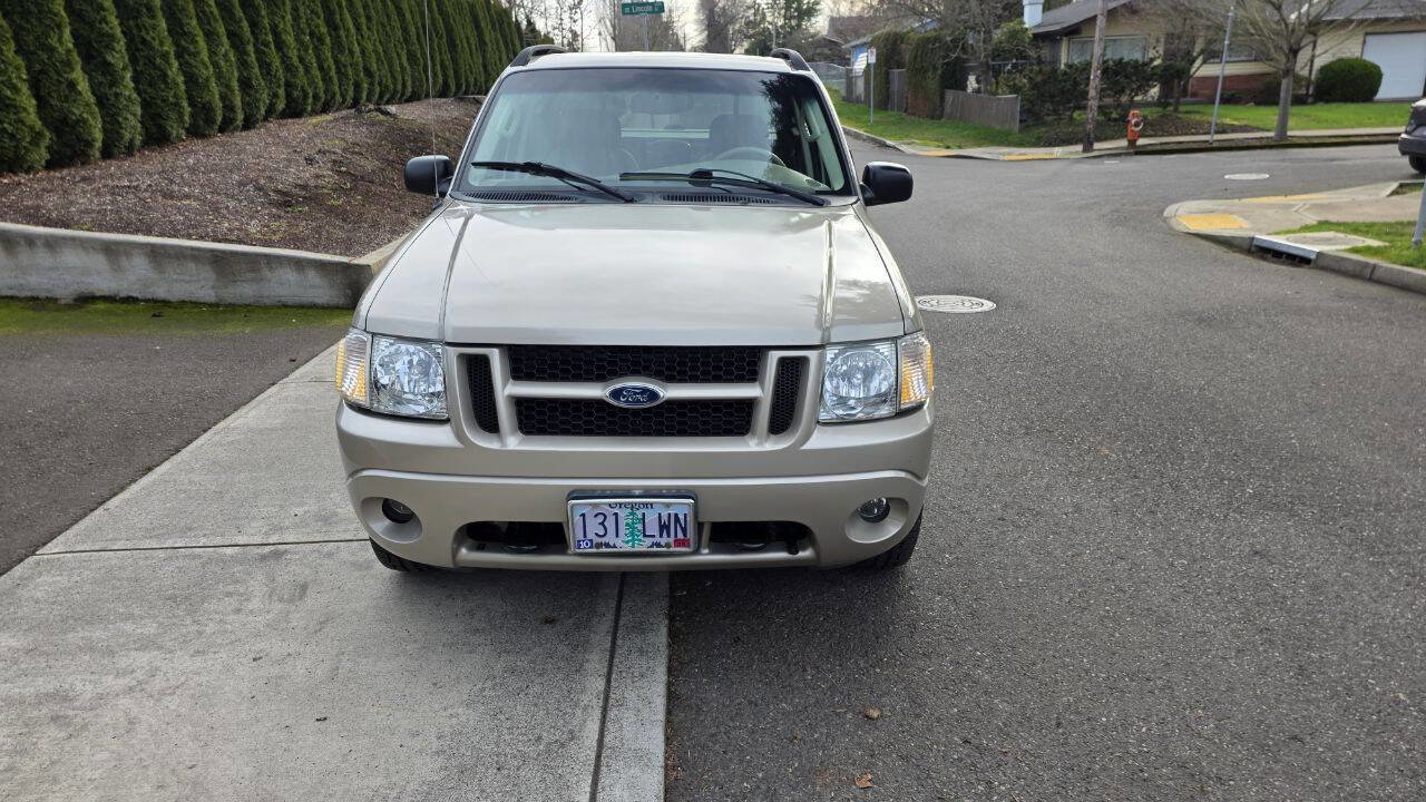 Used 2005 Ford Explorer Sport Trac XLT image 2