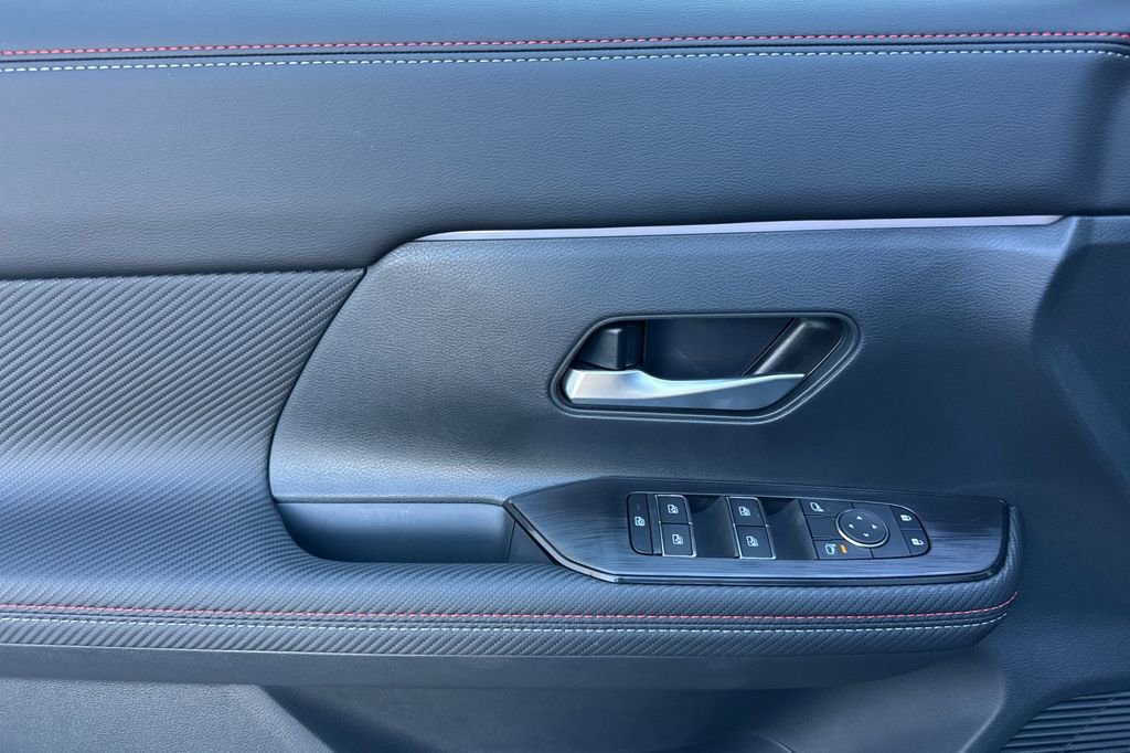 New 2026 Nissan Kicks SR image 9