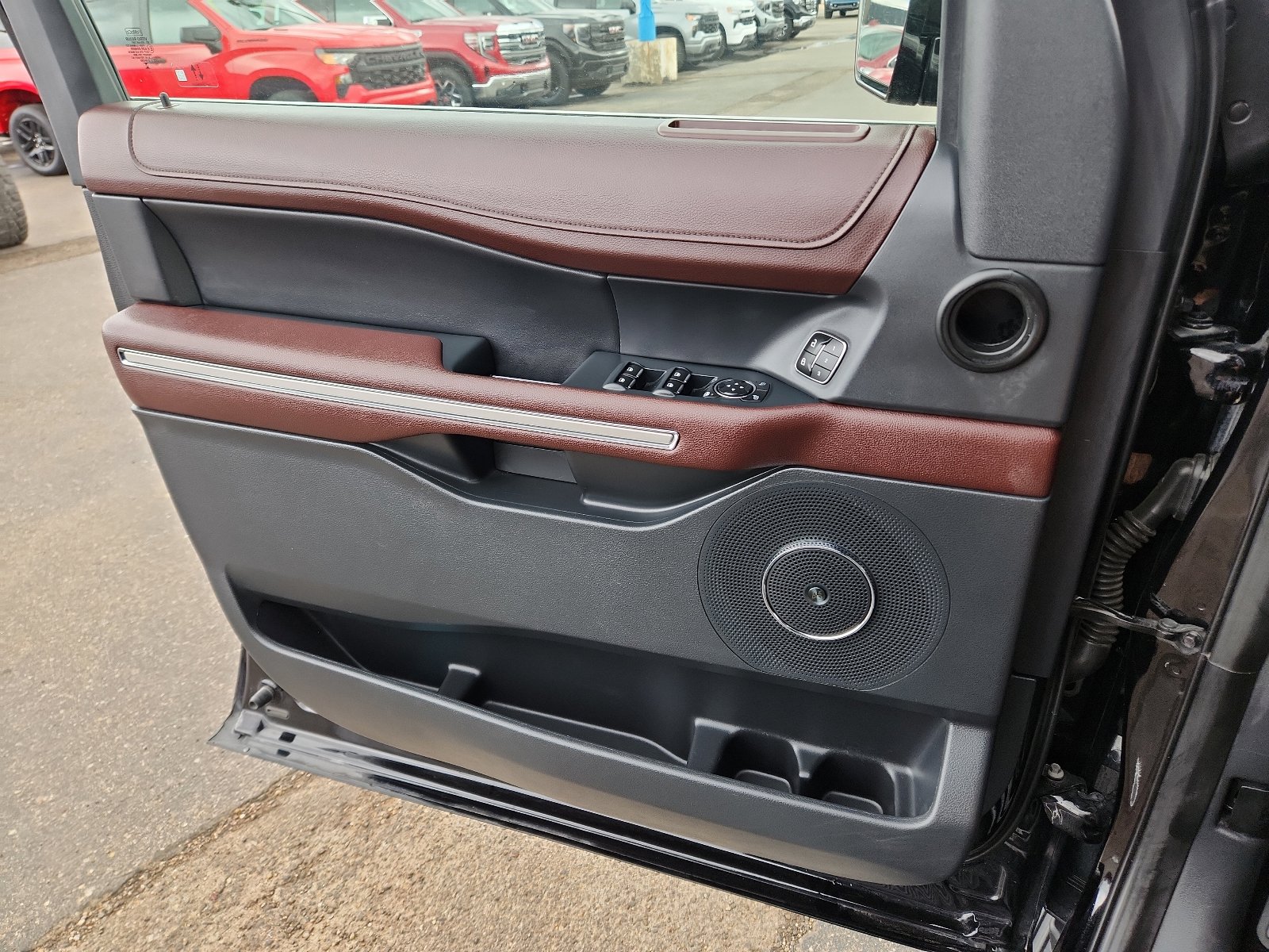 Used 2023 Ford Expedition Limited image 14