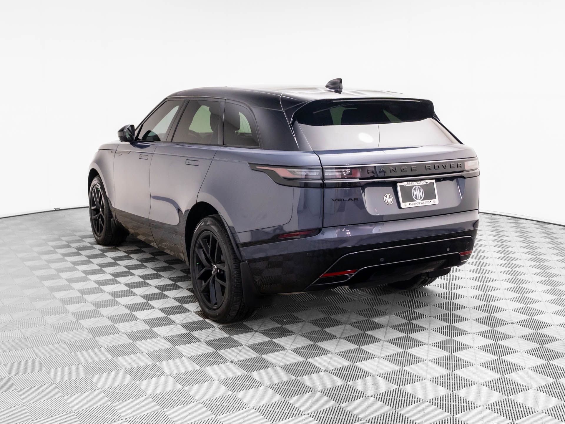 Used 2024 Land Rover Range Rover Velar Dynamic SE image 3