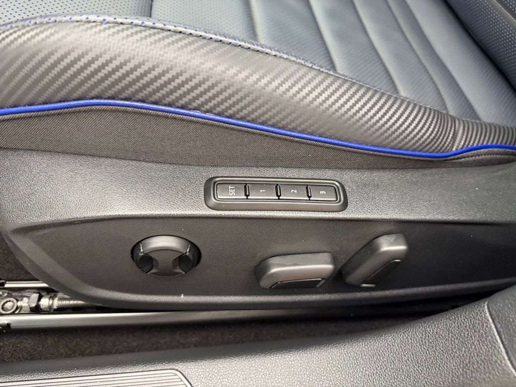 Used 2024 Volkswagen Golf R image 22