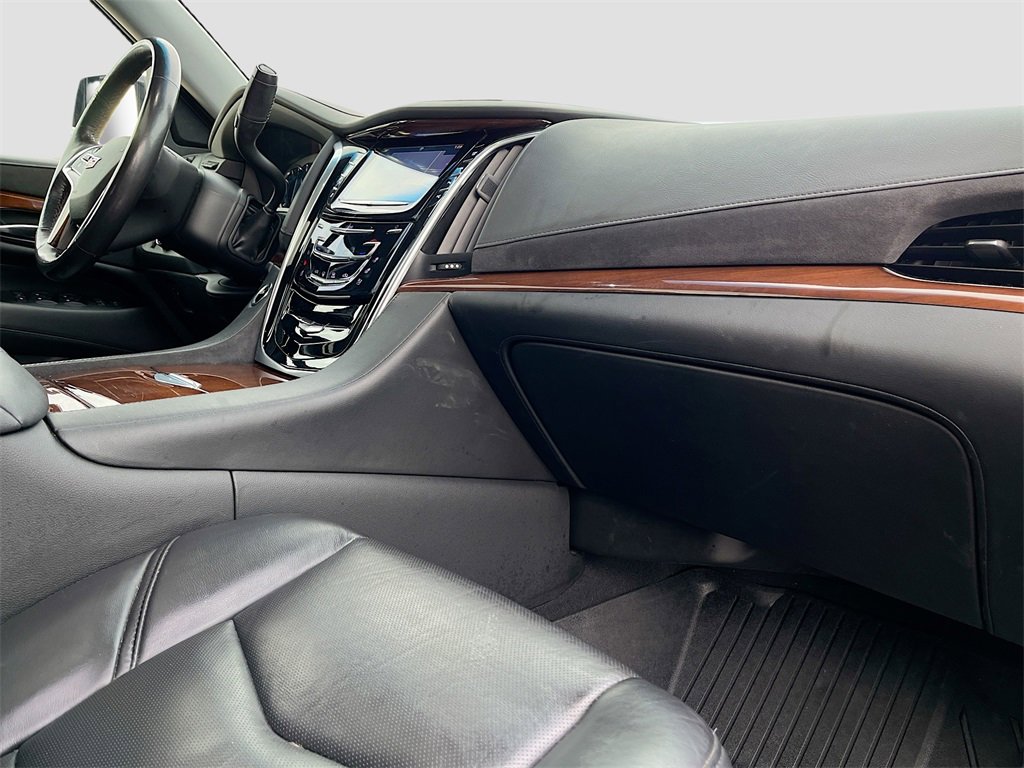 Used 2020 Cadillac Escalade Premium Luxury w/ Escalade Sport Edition image 31