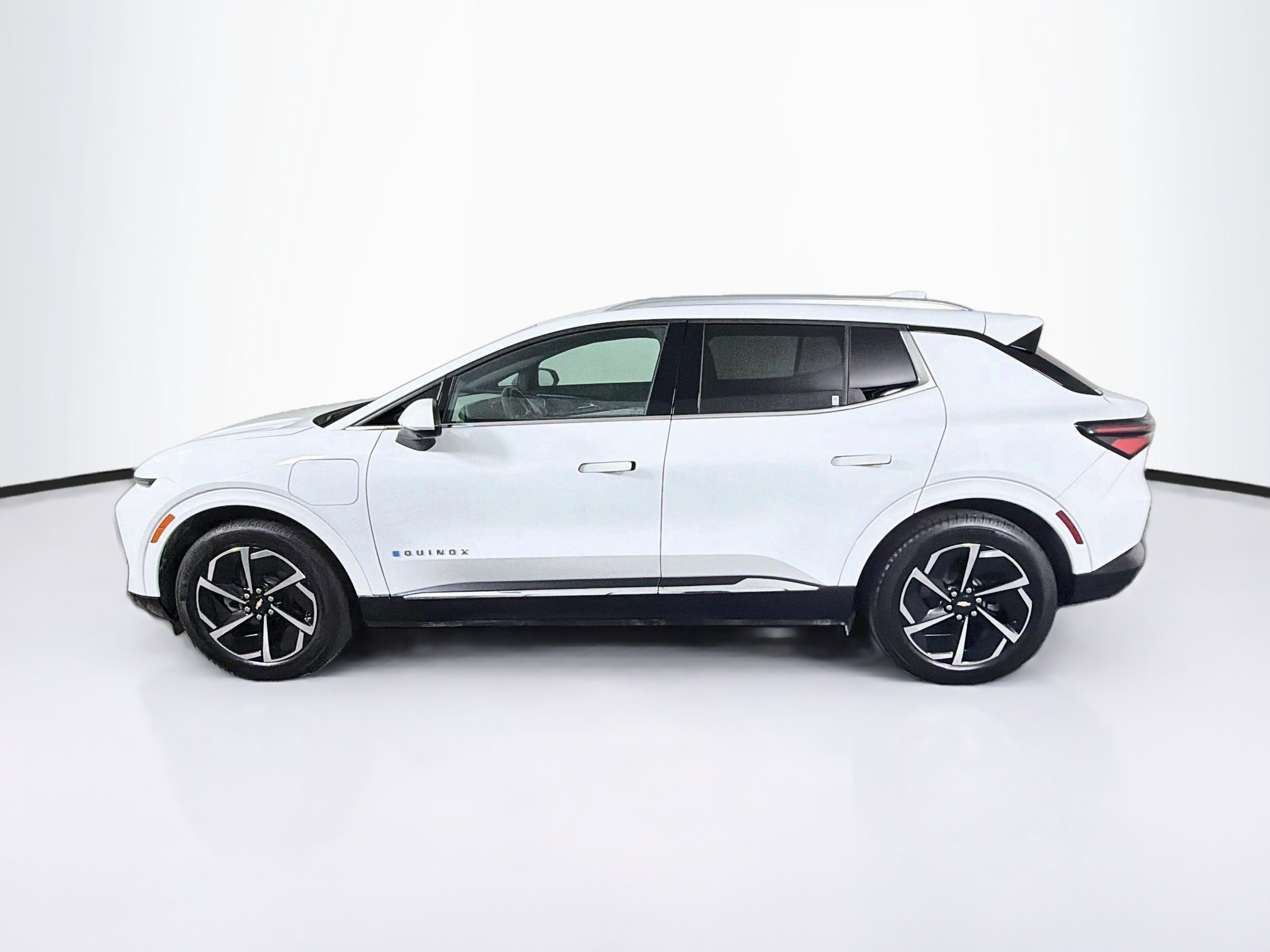 Used 2024 Chevrolet Equinox EV LT FWD image 4