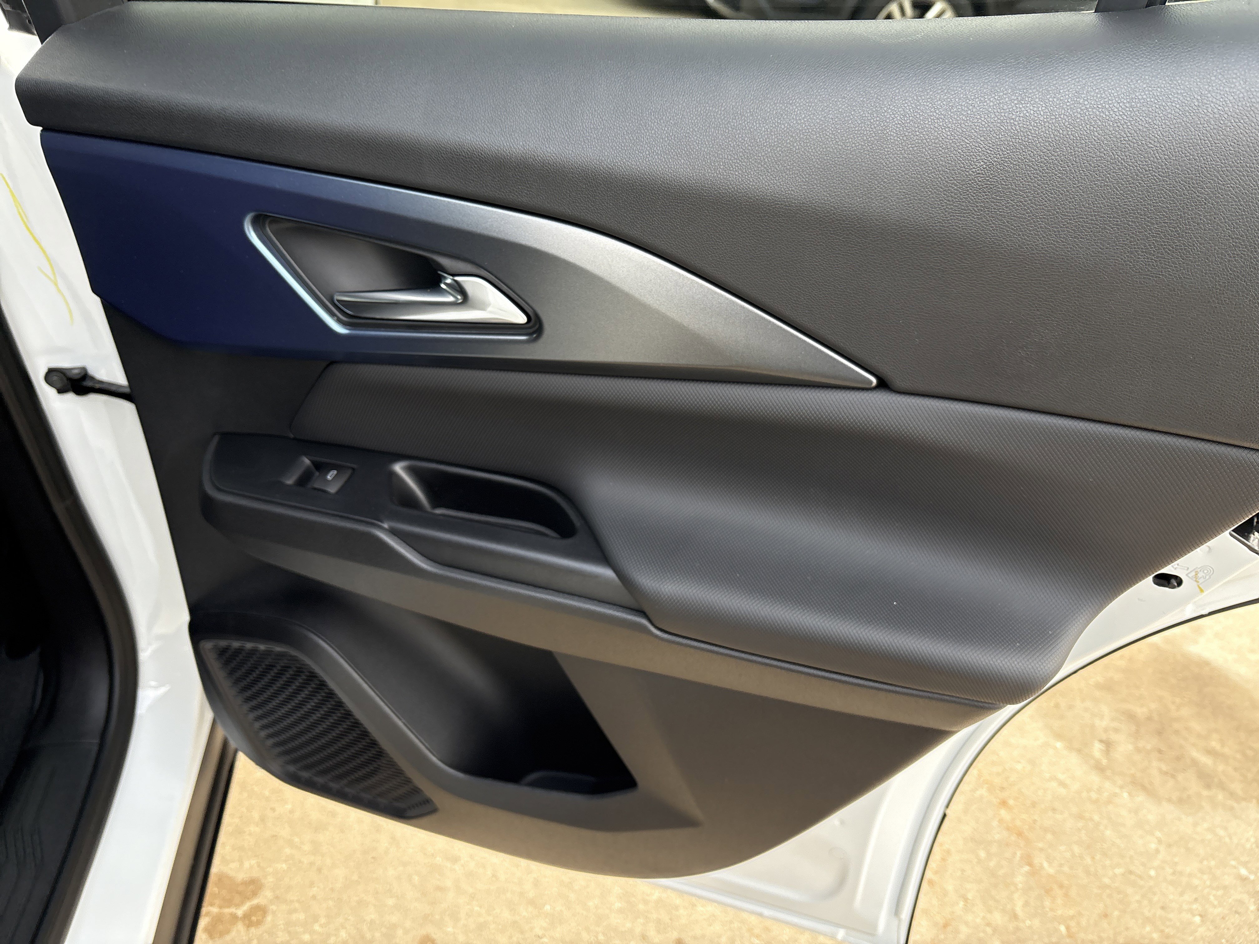 New 2026 Chevrolet Equinox EV LT FWD image 15