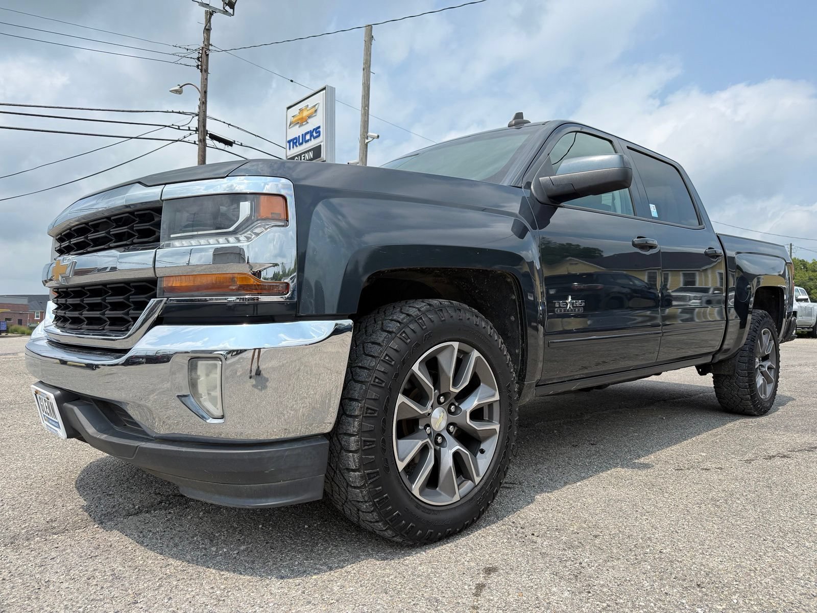 Used 2017 Chevrolet Silverado 1500 LT w/ Texas Edition RWD image 3