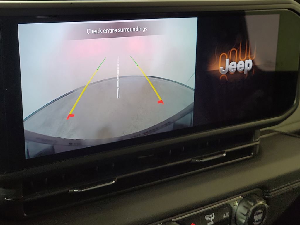 Used 2025 Jeep Wrangler Unlimited Sahara image 19