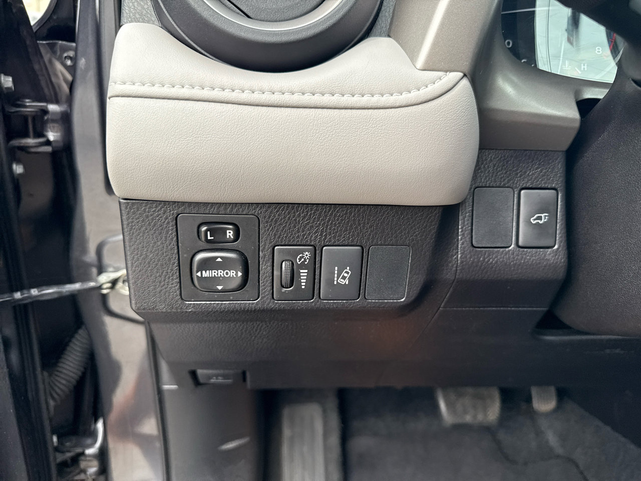 Used 2017 Toyota RAV4 XLE image 23
