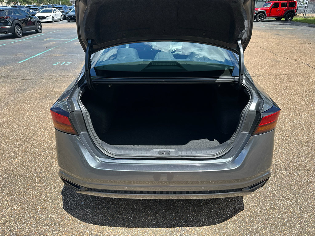 Used 2025 Nissan Altima 2.5 SV FWD image 23