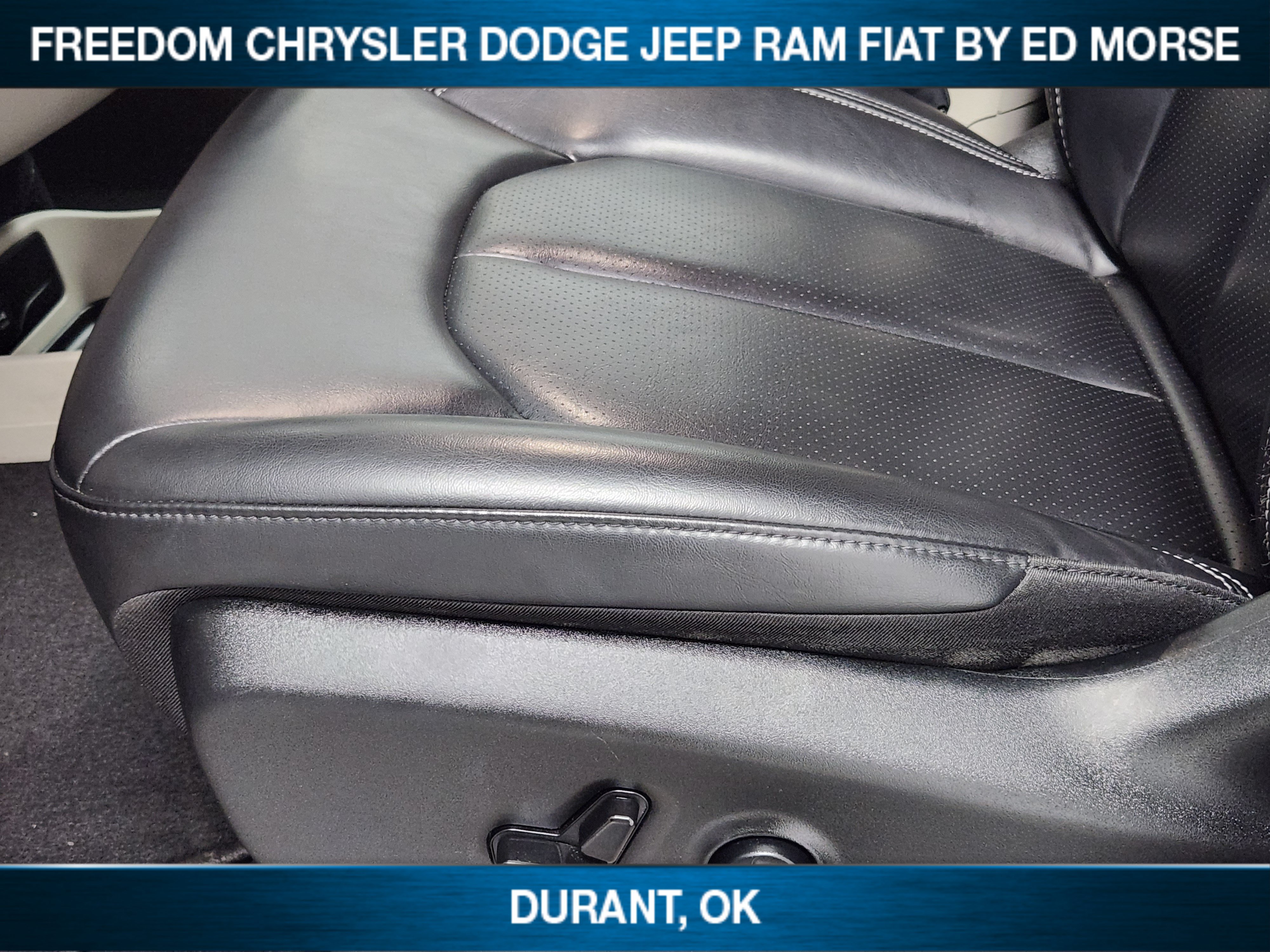 Used 2023 Chrysler Pacifica Touring-L FWD image 19