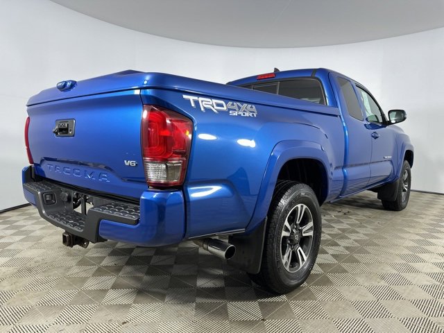 Used 2016 Toyota Tacoma TRD Sport image 7