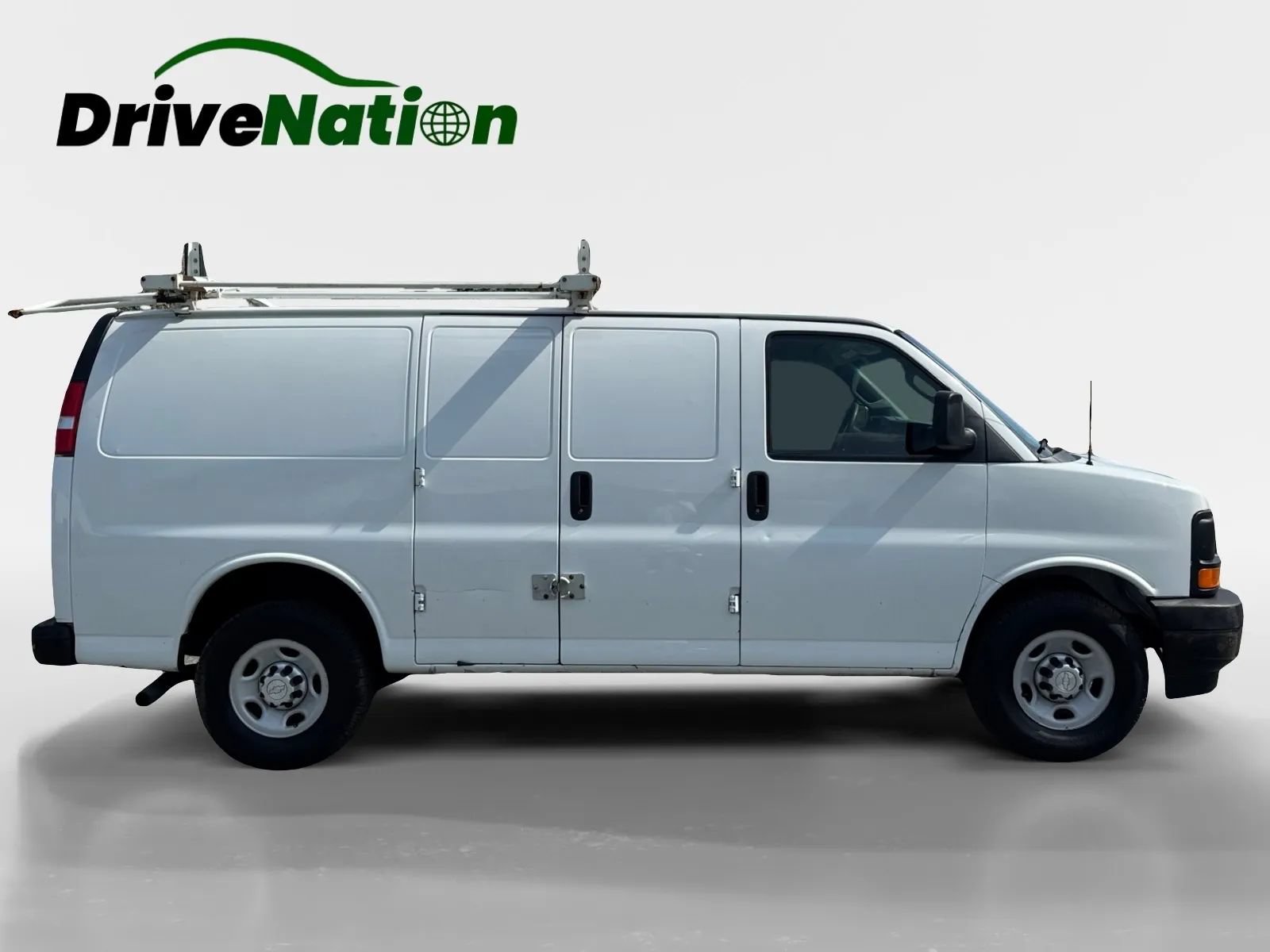 Used 2017 Chevrolet Express 2500 RWD image 4