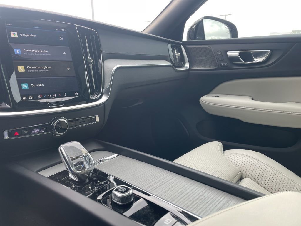 Certified 2025 Volvo V60 B5 Cross Country Ultra image 35