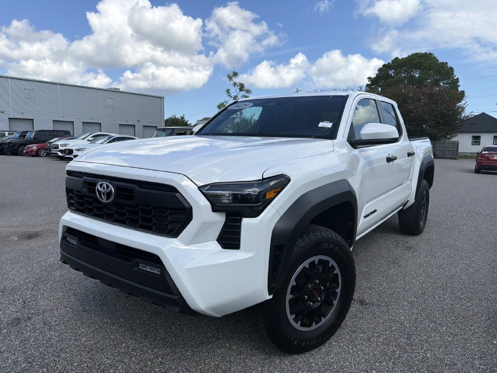 Used 2025 Toyota Tacoma TRD Off-Road AWD/4WD image 3