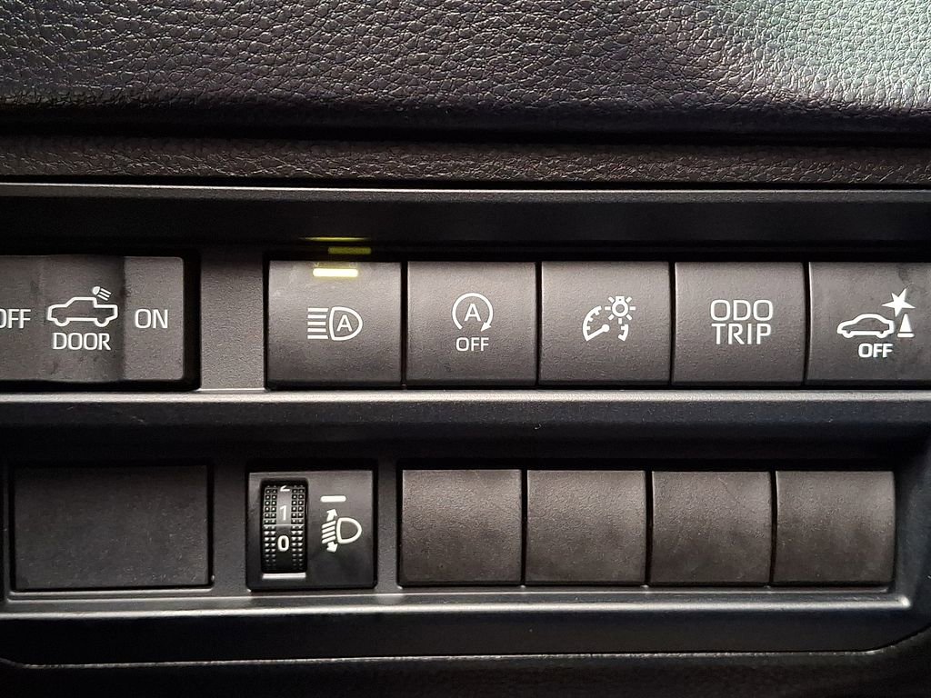 Used 2022 Toyota Tundra SR5 w/ SR5 Convenience Package image 24