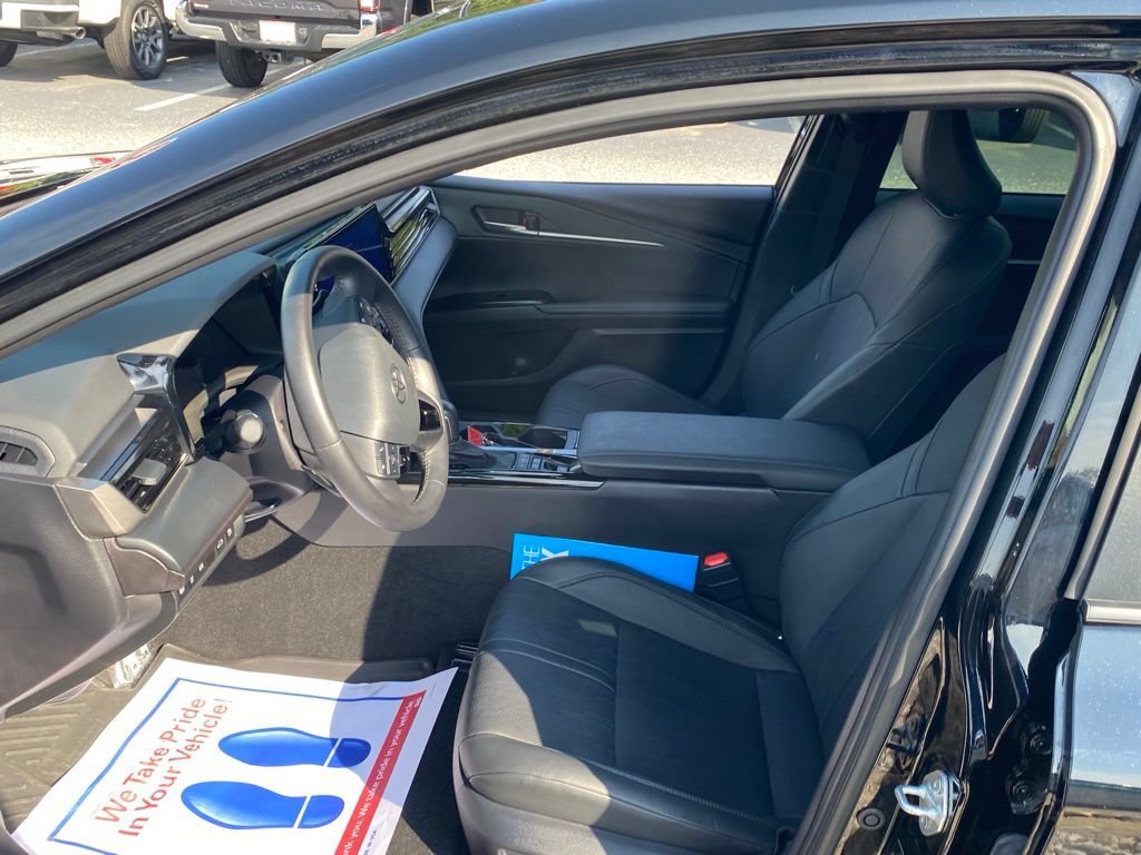 Used 2025 Toyota Camry XSE FWD image 6