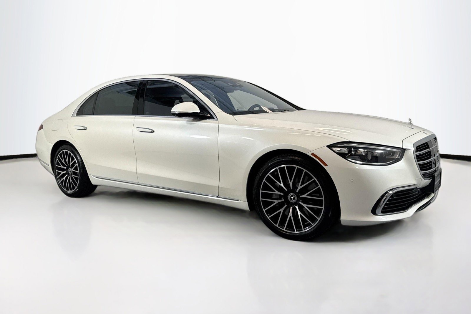 Used 2023 Mercedes-Benz S 580 4MATIC Sedan image 3