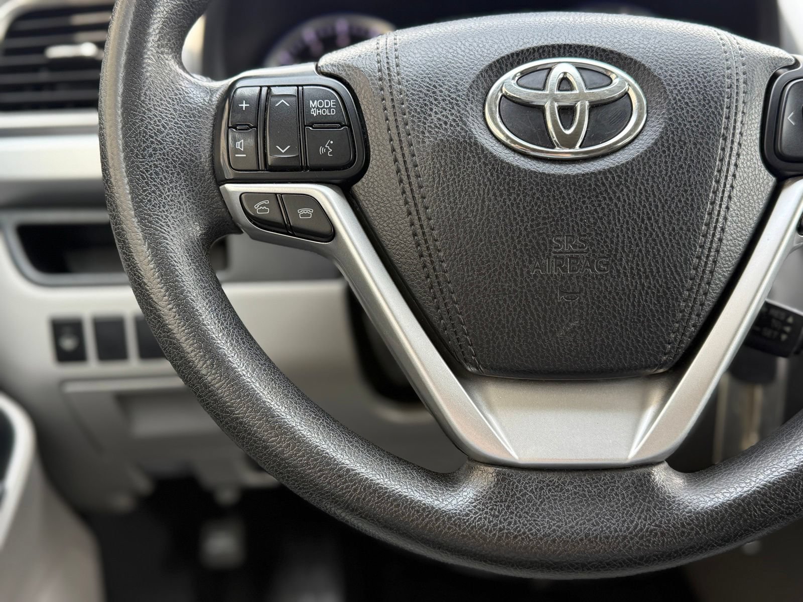 Used 2016 Toyota Highlander LE FWD image 26