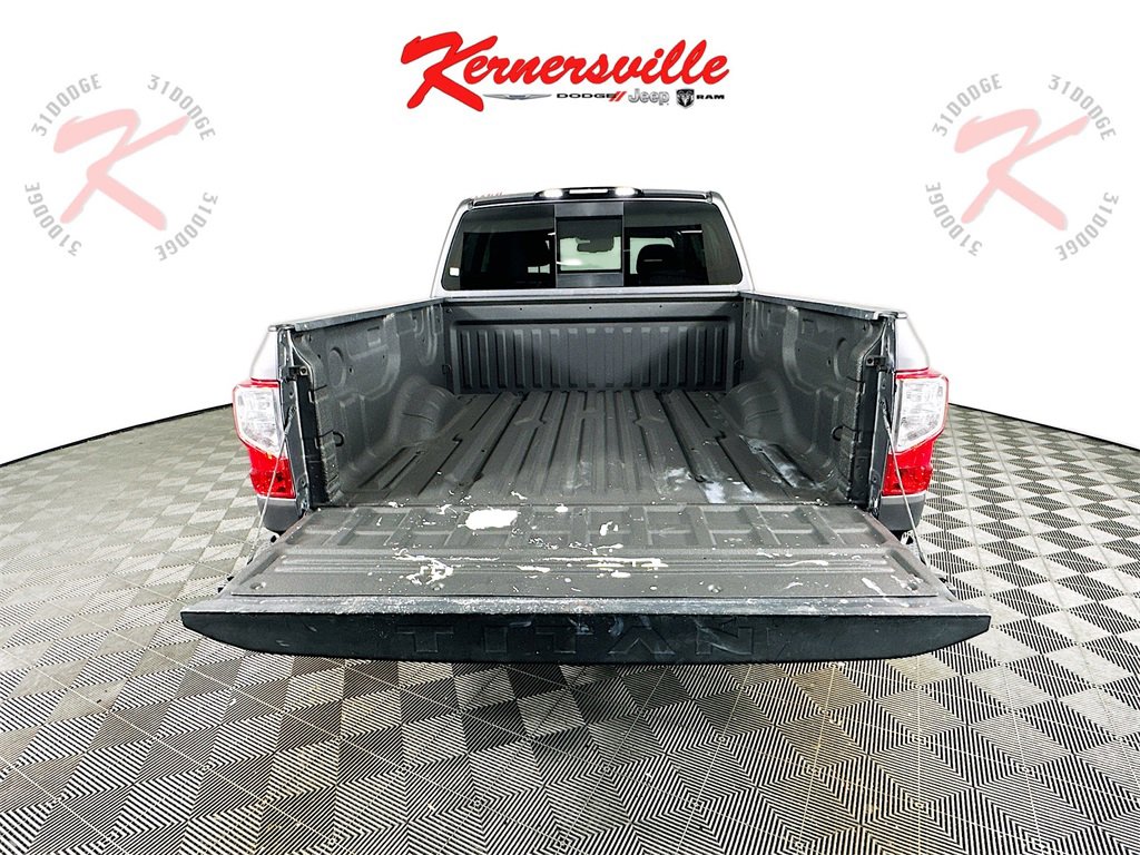 Used 2021 Nissan Titan SV w/ SV Convenience Package image 30