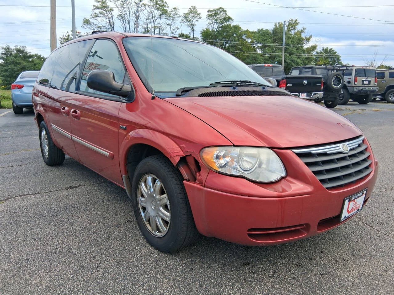 Used 2007 Chrysler Town & Country Touring FWD image 3