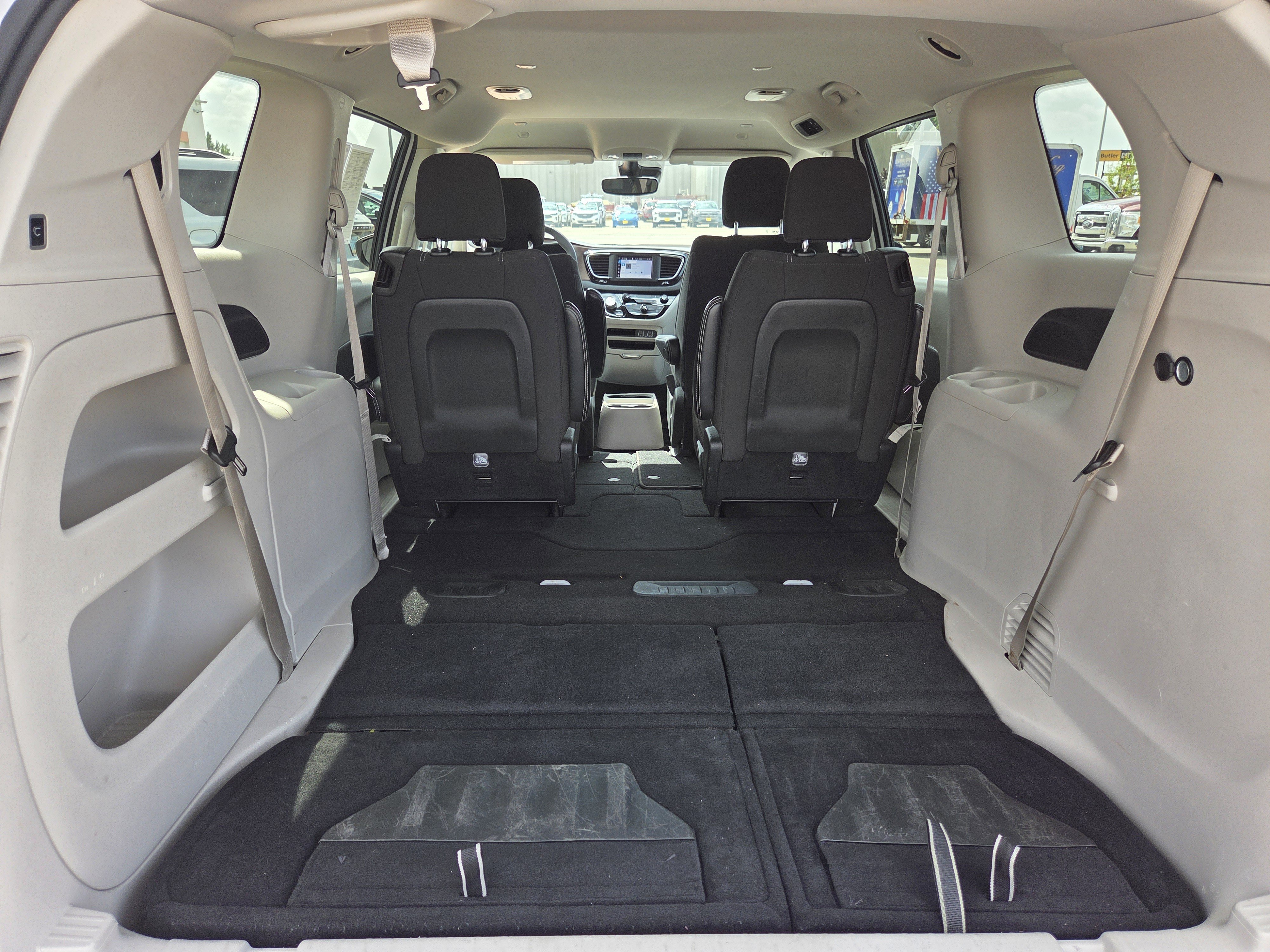 Used 2024 Chrysler Voyager LX FWD image 13