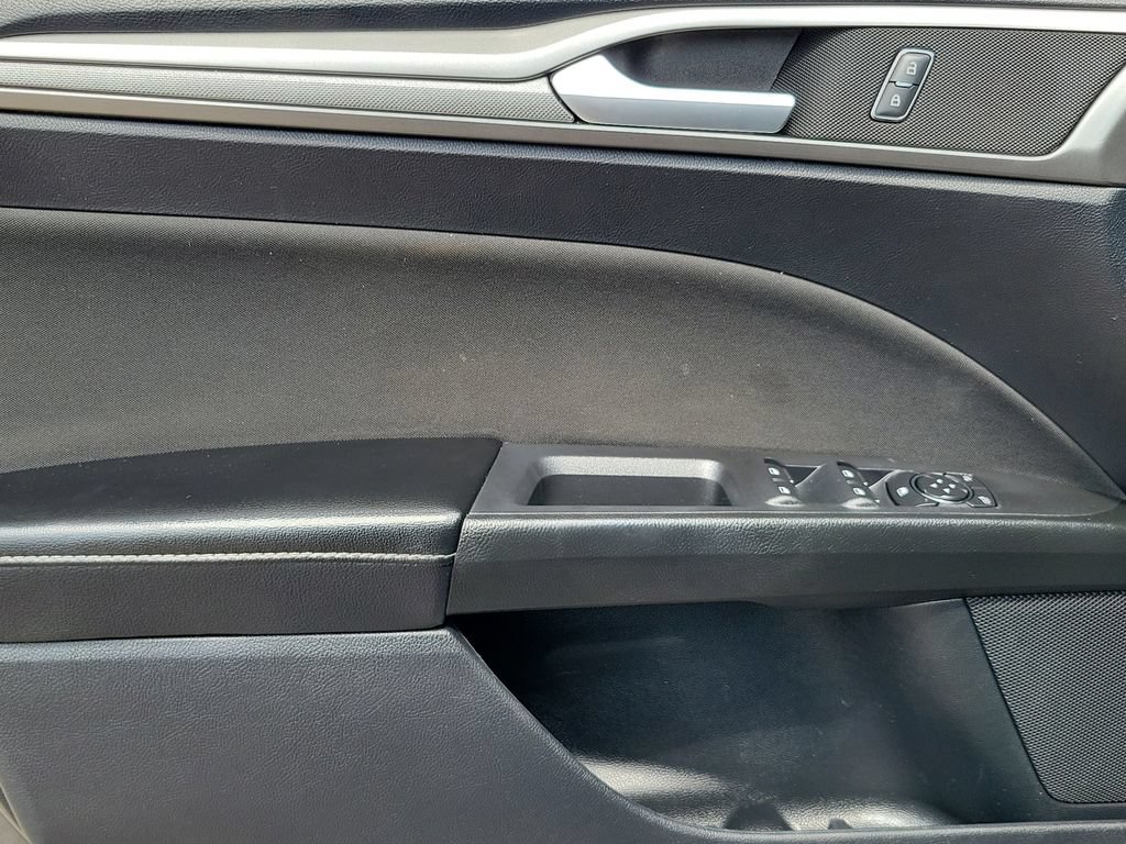 Used 2020 Ford Fusion SE AWD/4WD image 12
