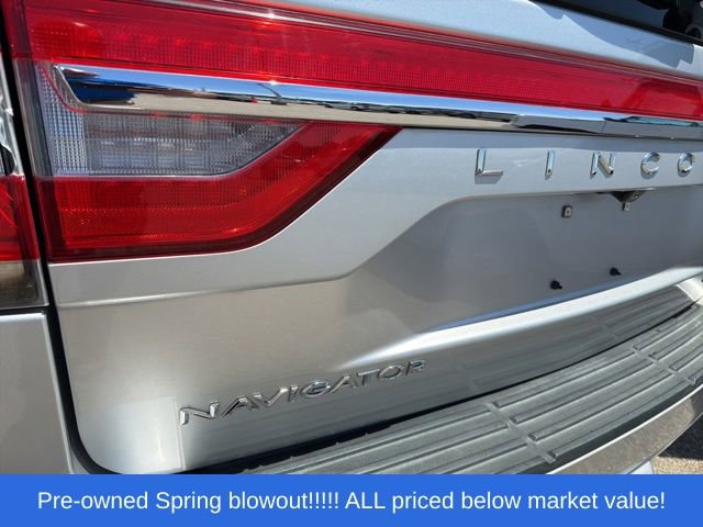 Used 2016 Lincoln Navigator Select AWD/4WD image 7