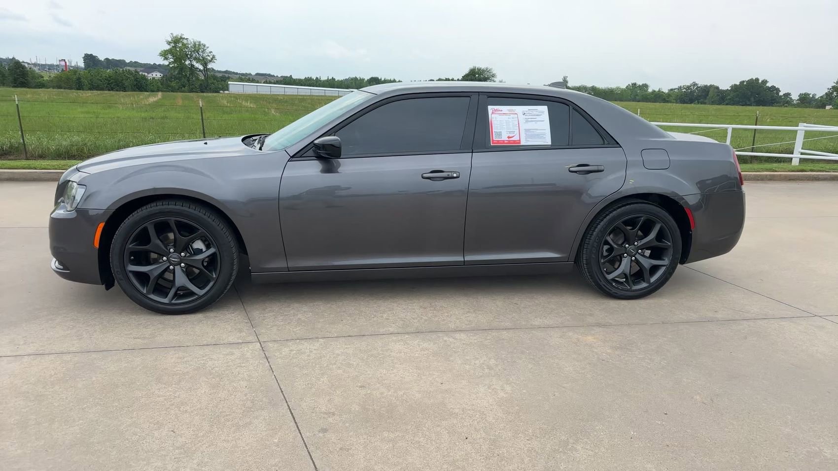 Used 2022 Chrysler 300 Touring w/ Sport Appearance Package RWD image 6