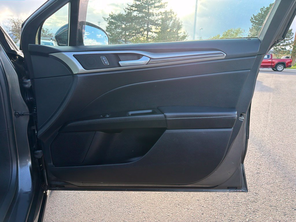 Used 2019 Ford Fusion SEL FWD image 11