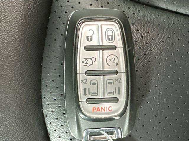 Used 2024 Chrysler Pacifica Touring-L image 16
