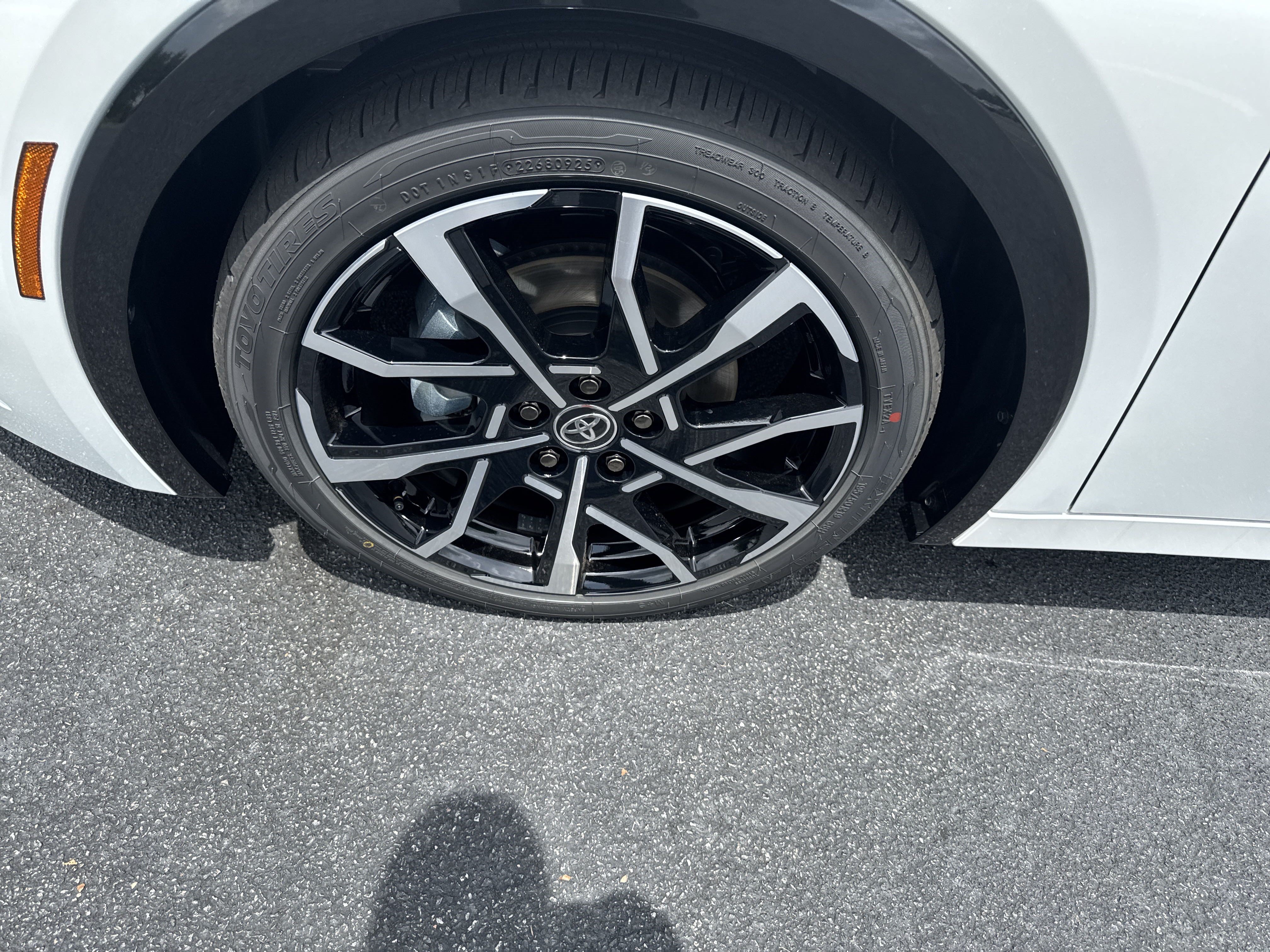 New 2025 Toyota Prius Plug-In Hybrid FWD image 9