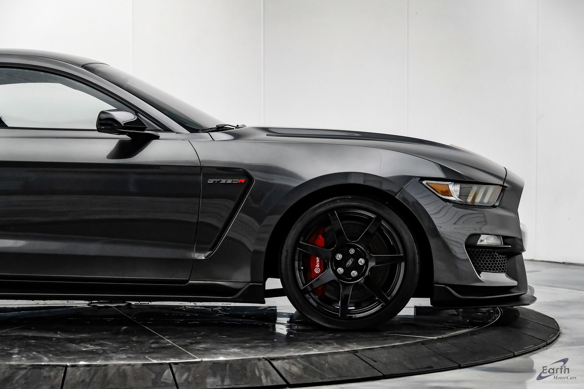 Used 2016 Ford Mustang Shelby GT350R w/ GT350R Equipment Group 920A RWD image 22