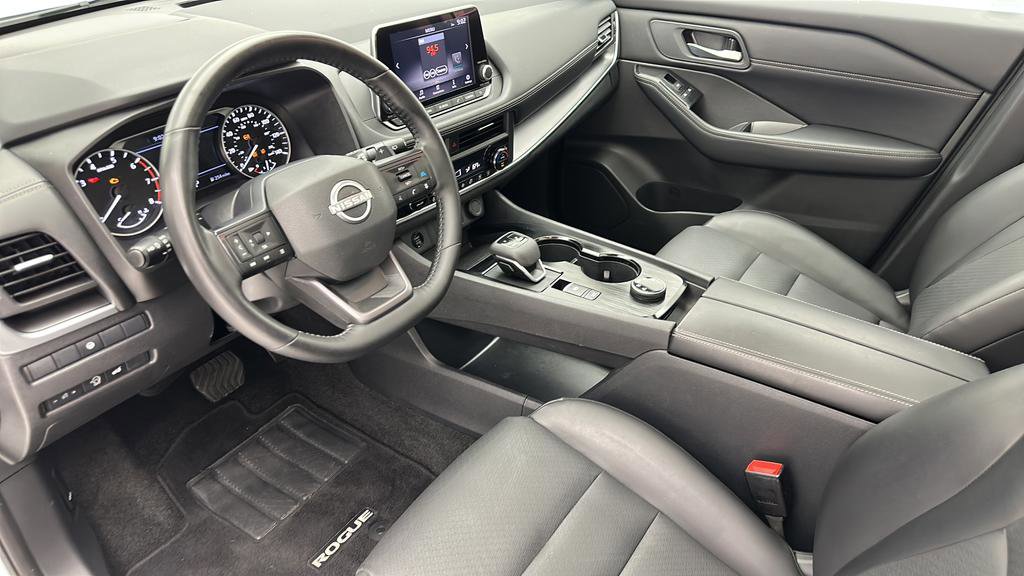 Used 2025 Nissan Rogue SV w/ SV Premium Package AWD/4WD image 13