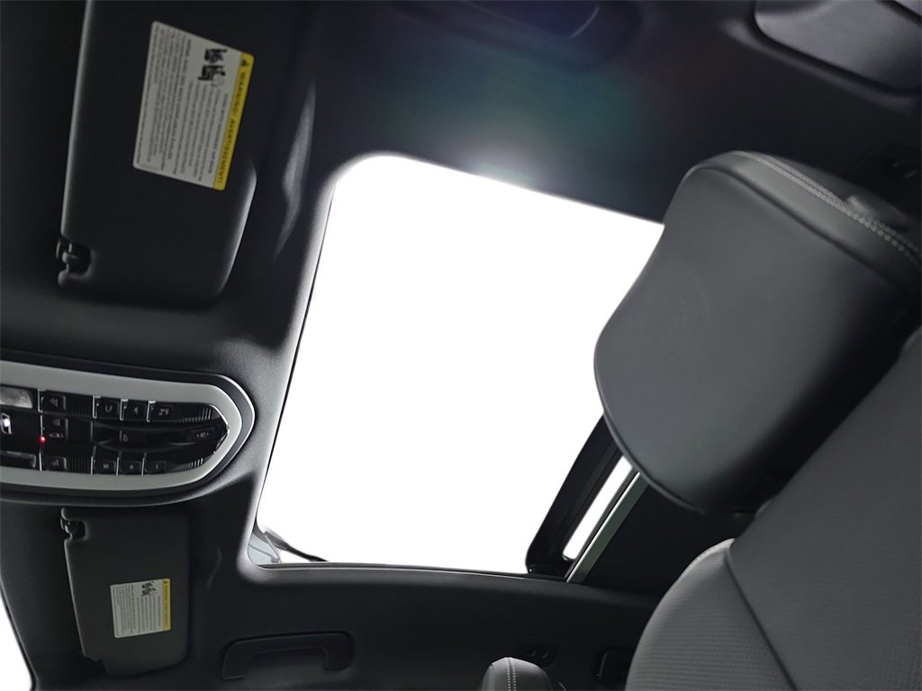 Certified 2025 Porsche Macan GTS image 28