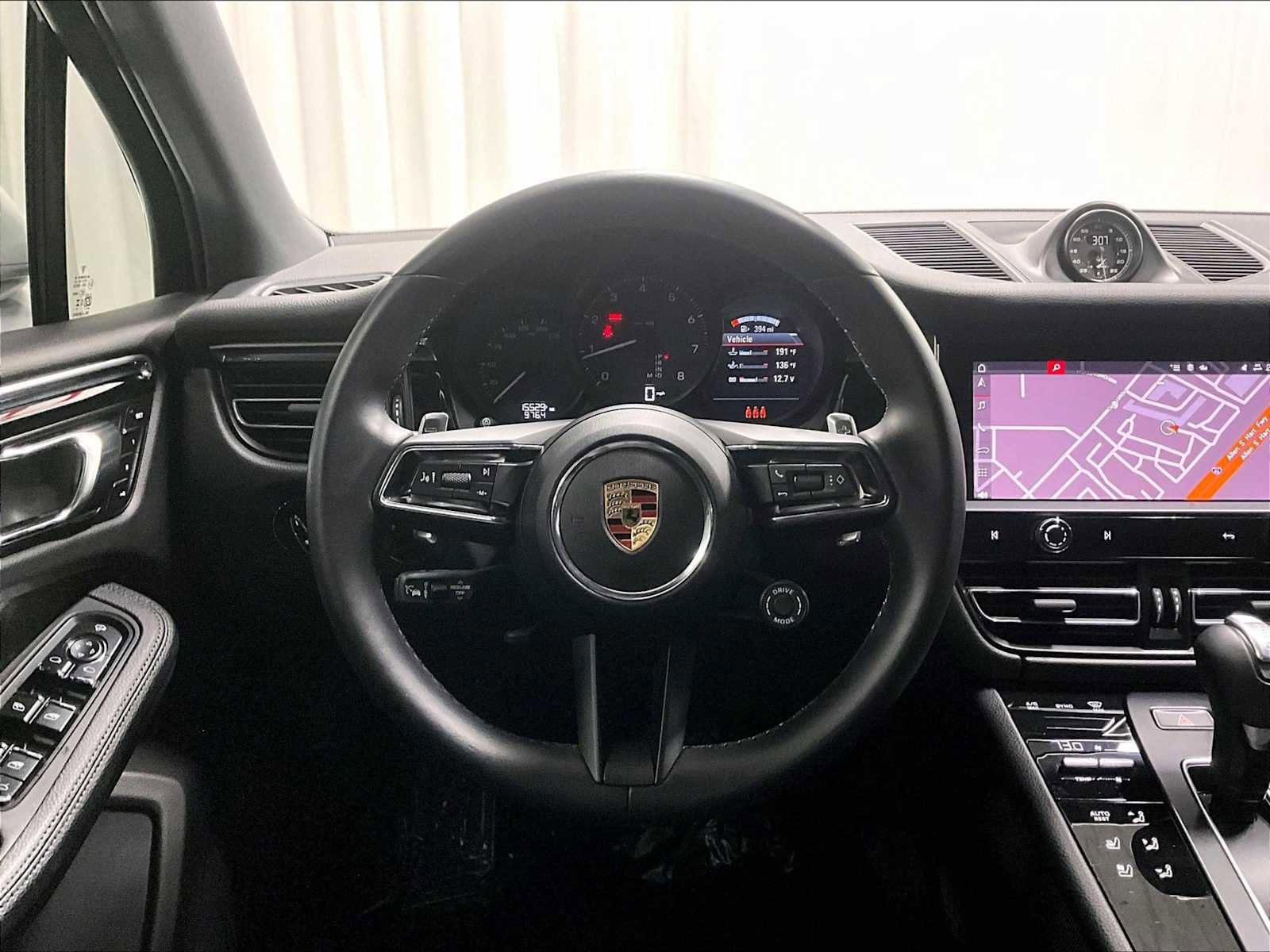 Used 2025 Porsche Macan image 17