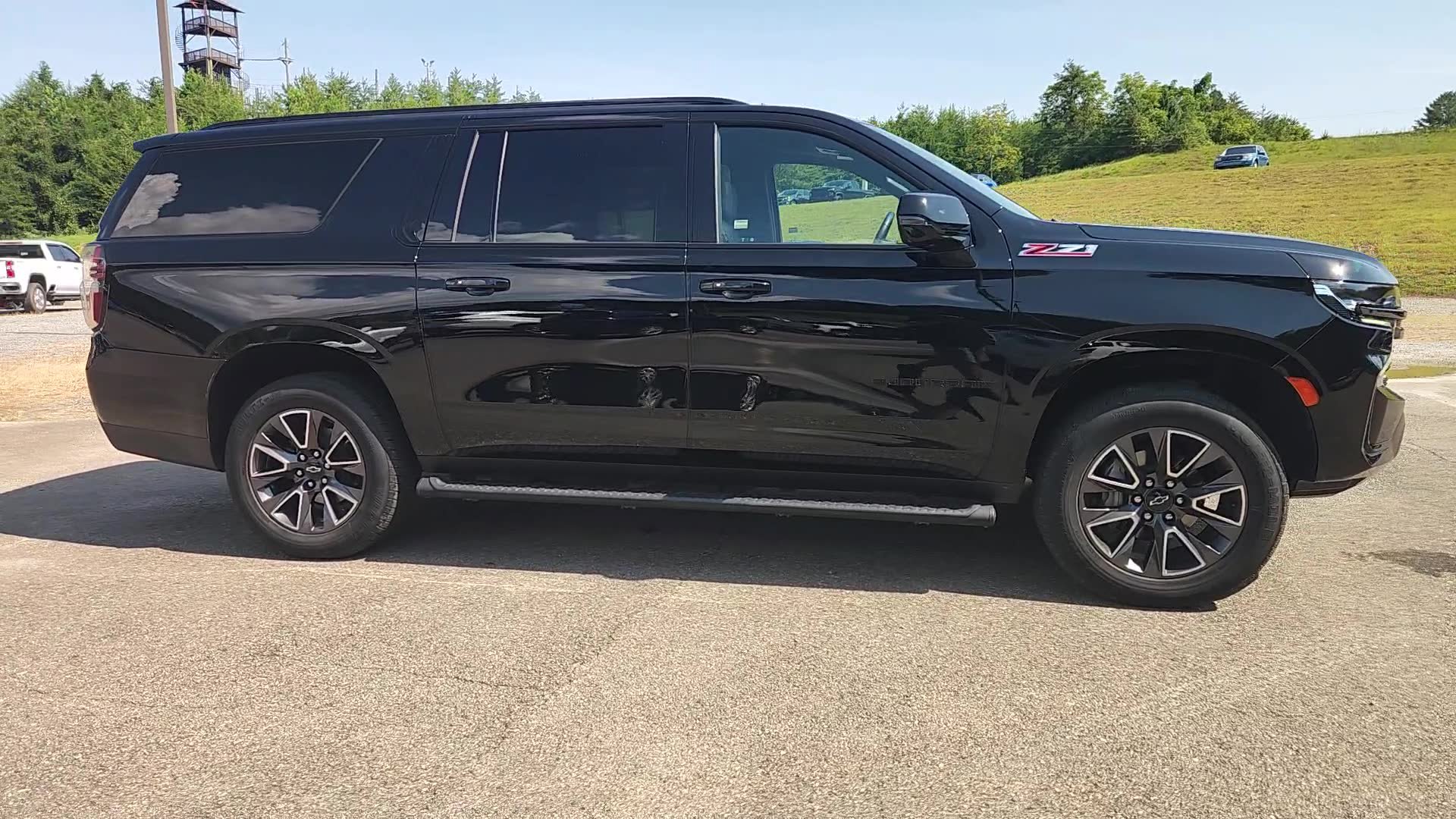 Used 2021 Chevrolet Suburban Z71 w/ Z71 Signature Package AWD/4WD image 16