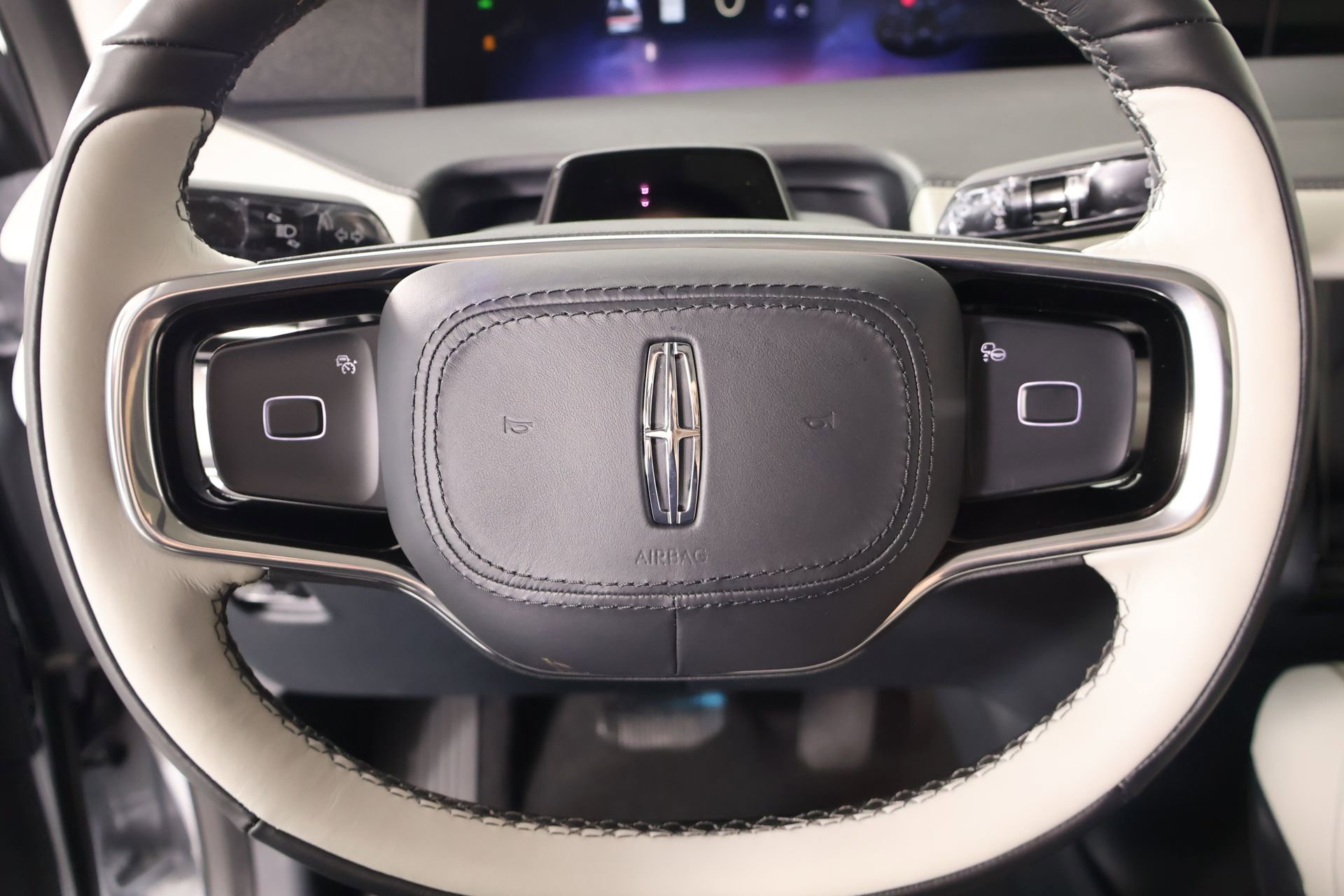 New 2026 Lincoln Navigator Reserve AWD/4WD image 3
