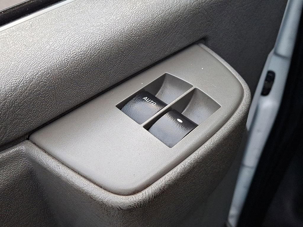Used 2018 Chevrolet Express 3500 w/ Driver Convenience Package image 24