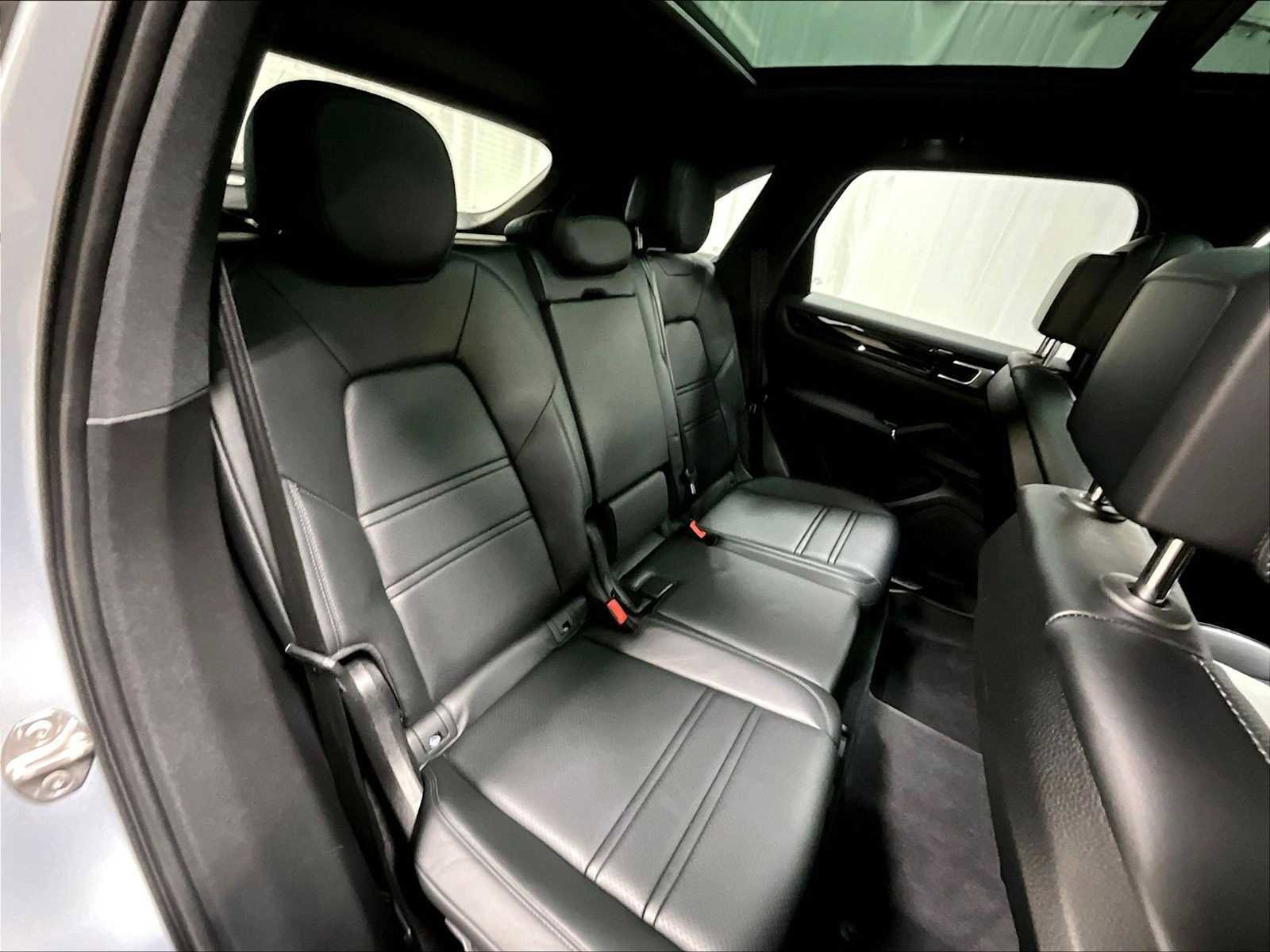 Used 2023 Porsche Cayenne image 31