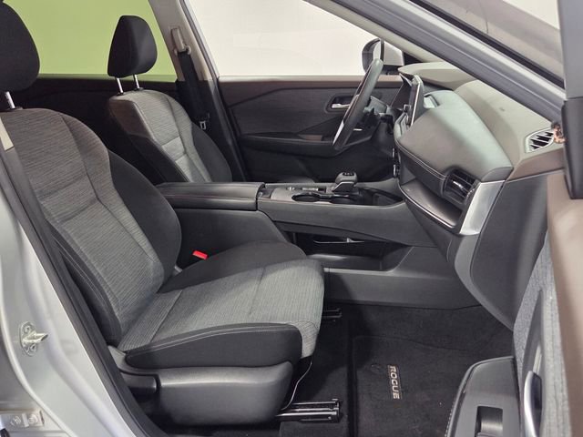 Used 2023 Nissan Rogue SV FWD image 16
