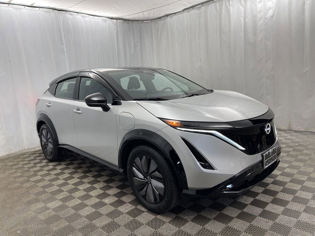 Used 2023 Nissan Ariya AWD image 2