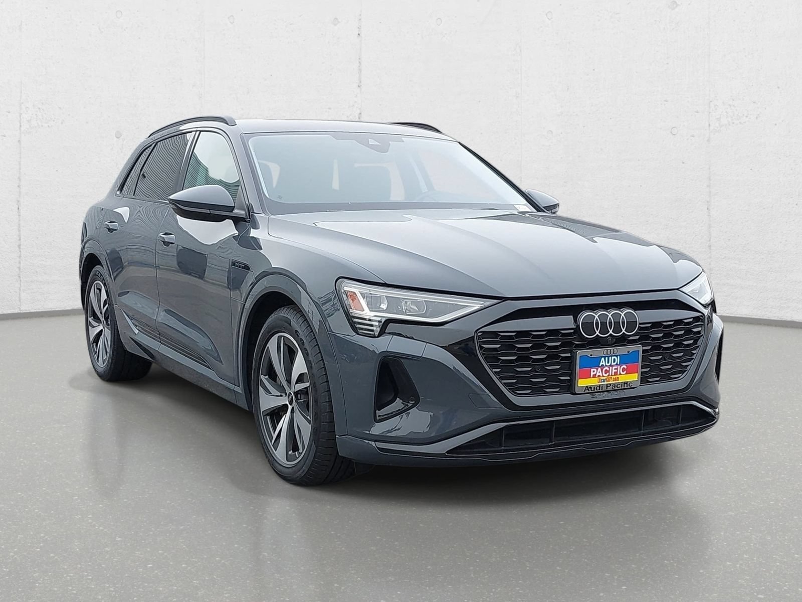 Used 2024 Audi Q8 e-tron Premium Plus AWD/4WD image 3