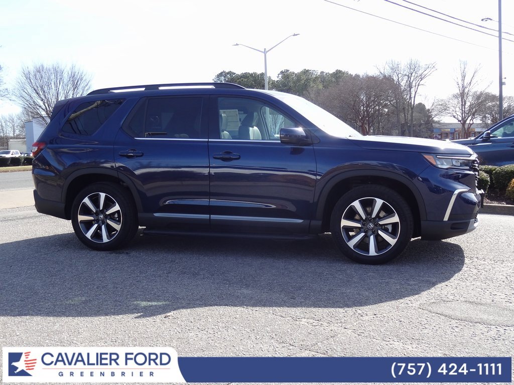 Used 2025 Honda Pilot Touring image 3