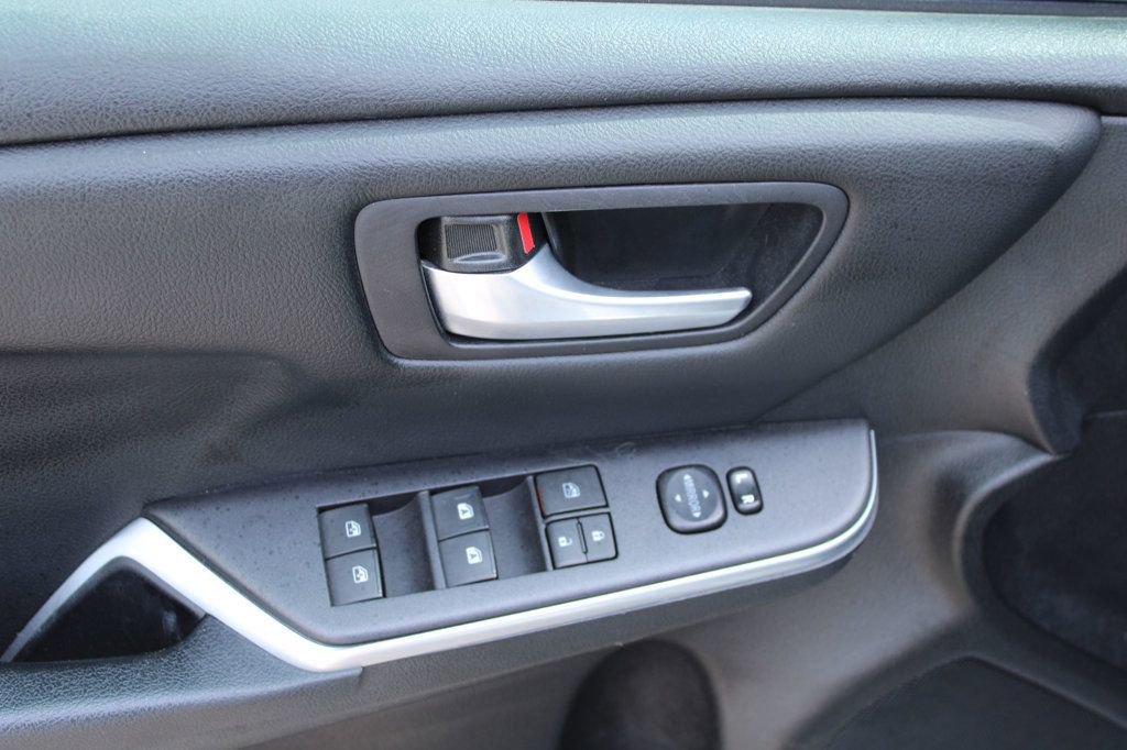 Used 2015 Toyota Camry SE image 20
