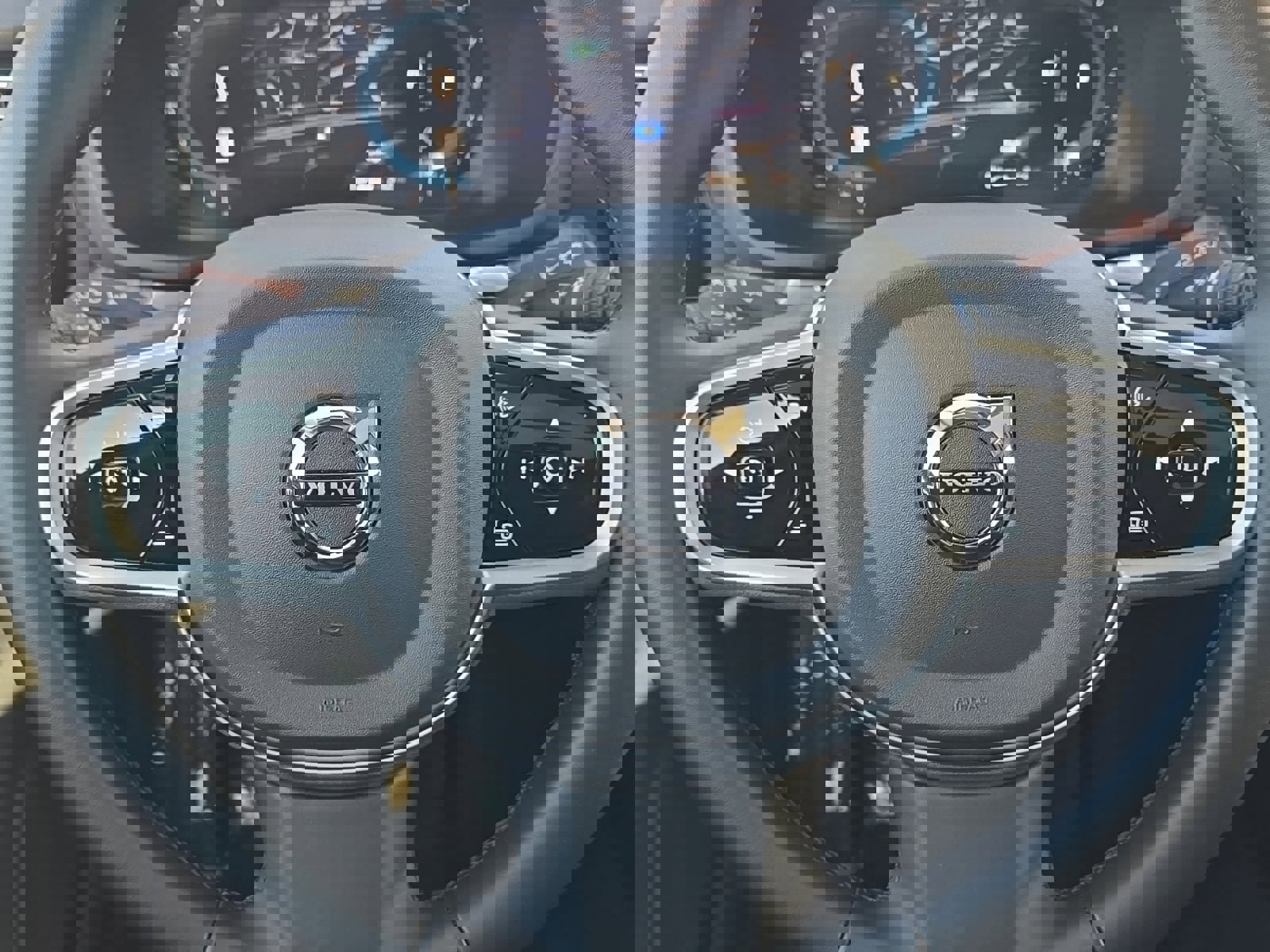 Certified 2025 Volvo V60 B5 Cross Country Plus image 12