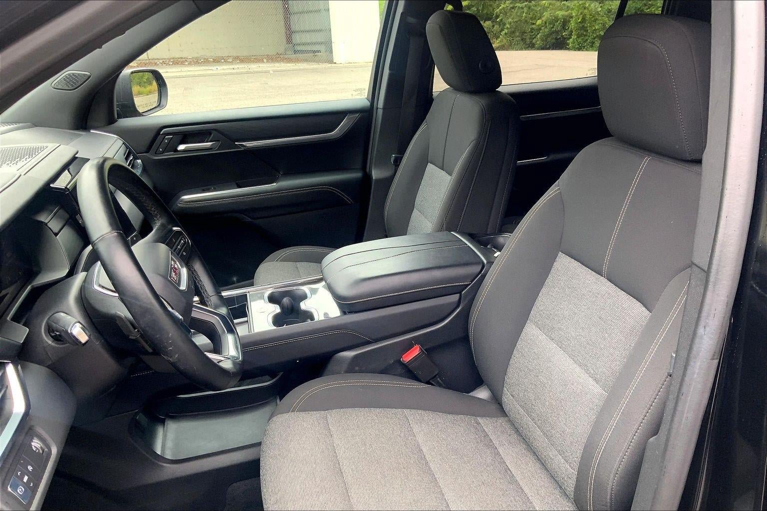 Used 2025 GMC Acadia Elevation FWD image 23