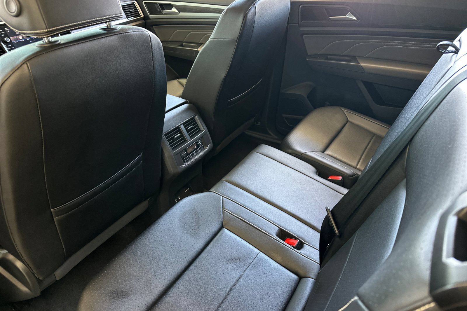 Used 2023 Volkswagen Atlas SE w/ Black Wheel Package FWD image 12