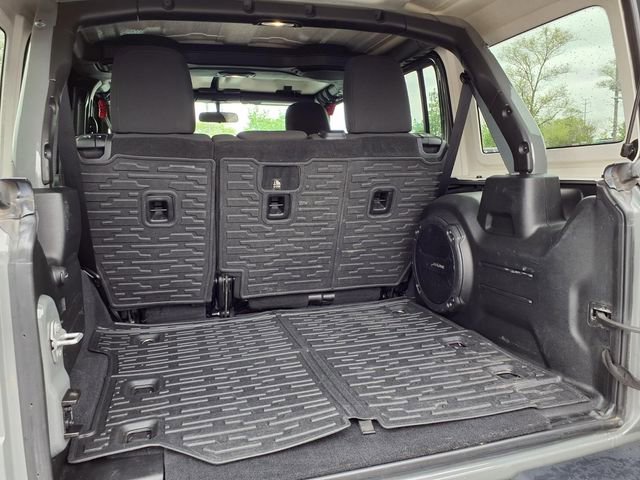Used 2018 Jeep Wrangler Unlimited Sahara w/ Dual Top Group AWD/4WD image 20