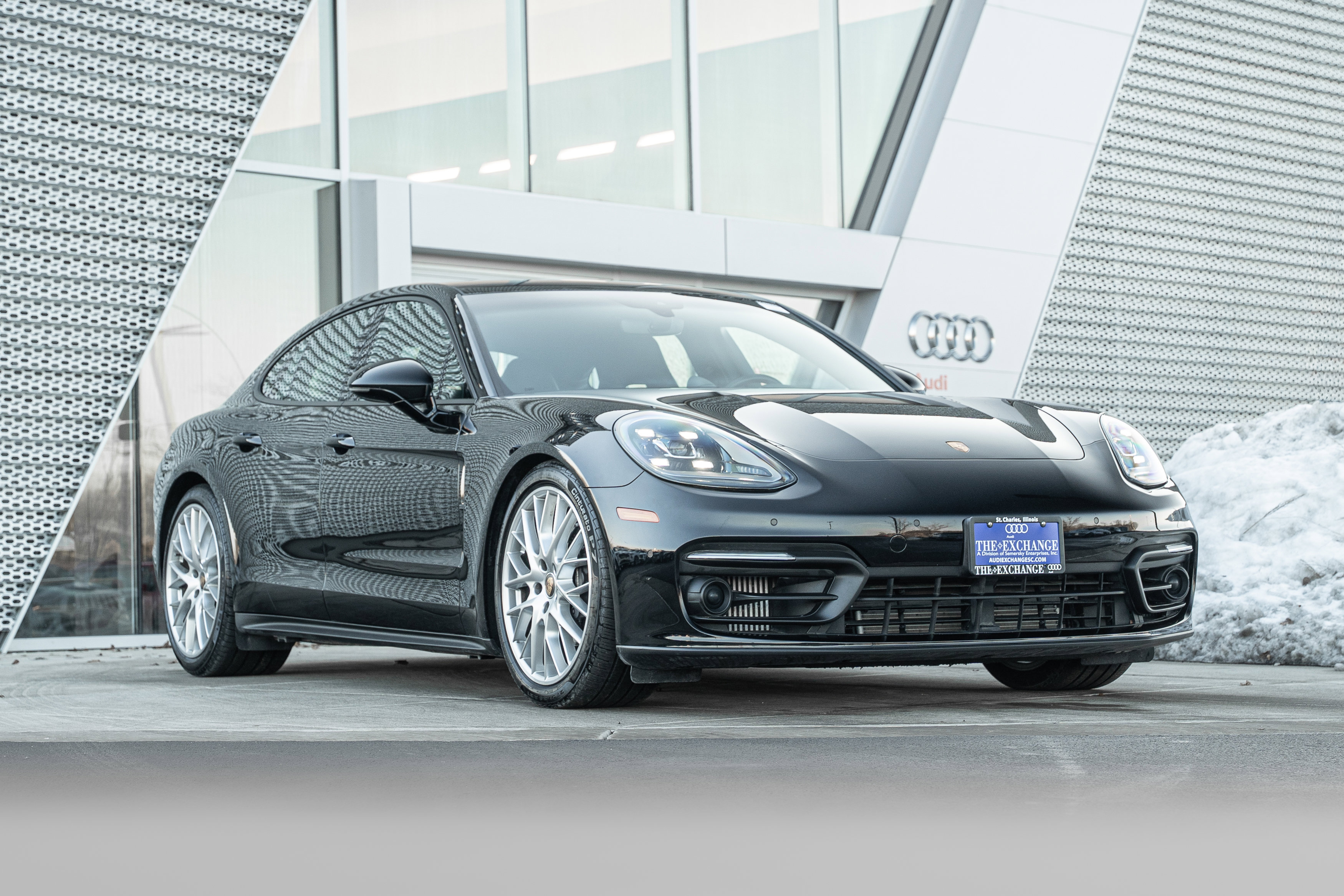 Used 2023 Porsche Panamera 4 image 1