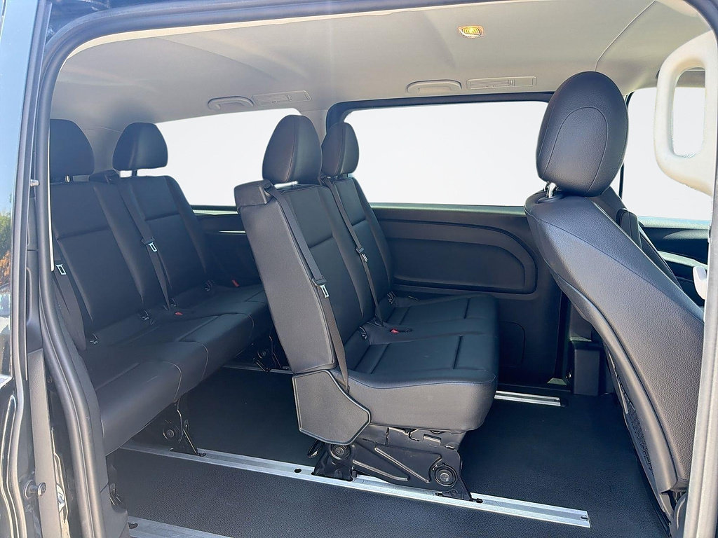 Used 2018 Mercedes-Benz Metris Passenger image 24