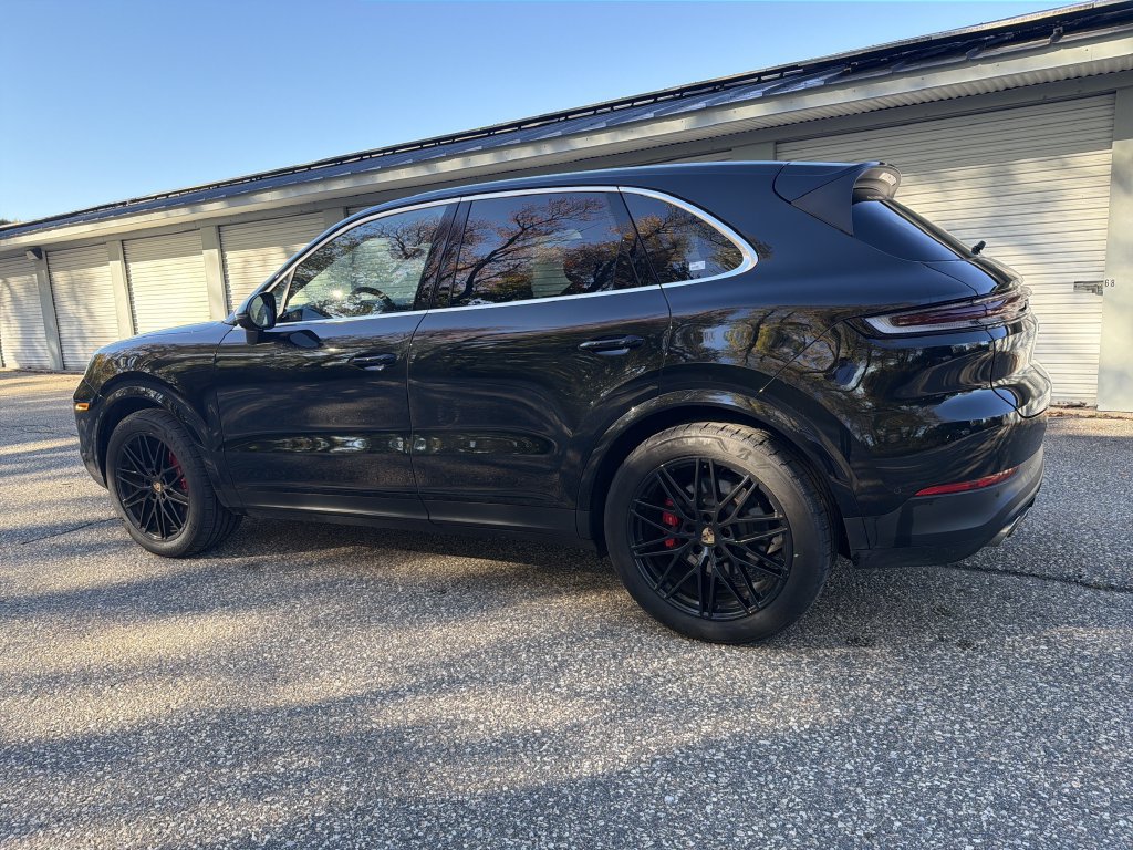 Used 2025 Porsche Cayenne S AWD/4WD image 2